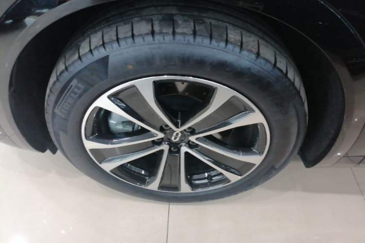 Used Hima AITO M7 2026 Model Range-Extending Max All-Wheel Drive 5-Seater Version Left Front Wheel Hub