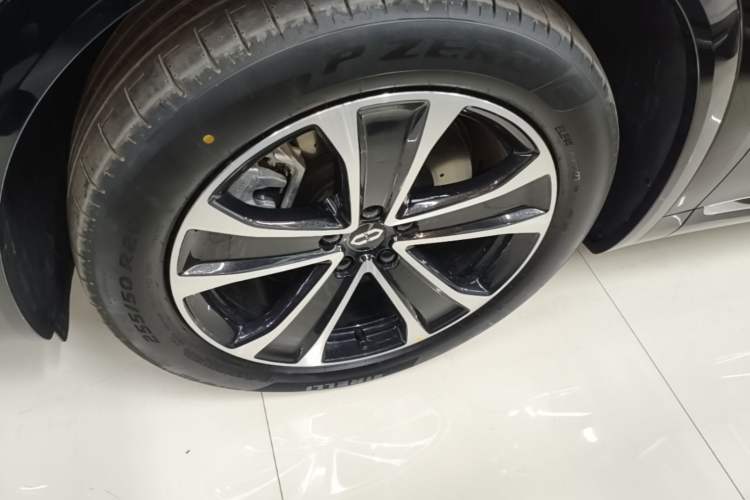 Used Hima AITO M7 2026 Model Range-Extending Max All-Wheel Drive 5-Seater Version Left Front Wheel Hub