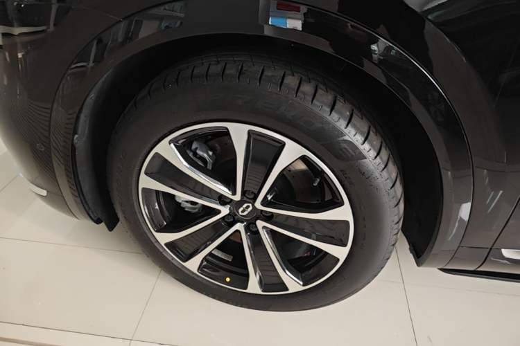 Used Hima AITO M7 2026 Model Range-Extending Max All-Wheel Drive 6-Seater Version Left Front Wheel Hub
