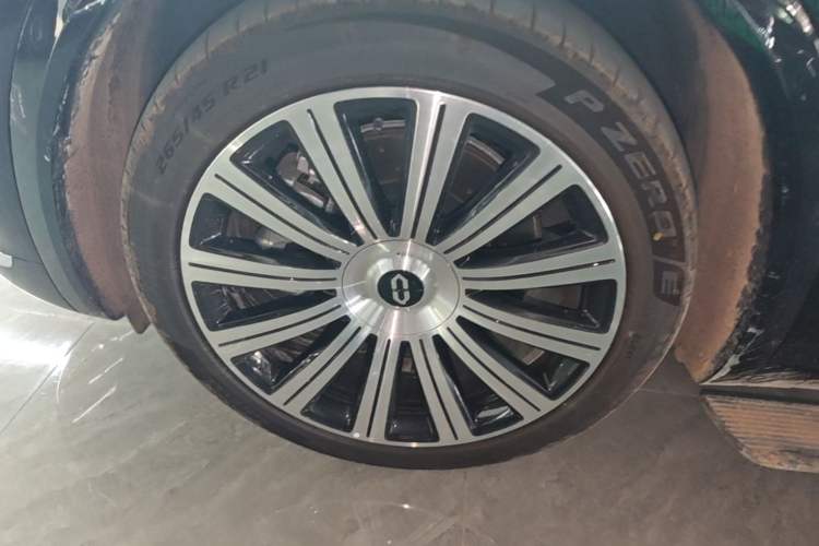Used Hima AITO M7 2026 Model Range-Extending Ultra All-Wheel Drive 6-Seater Version Left Front Wheel Hub