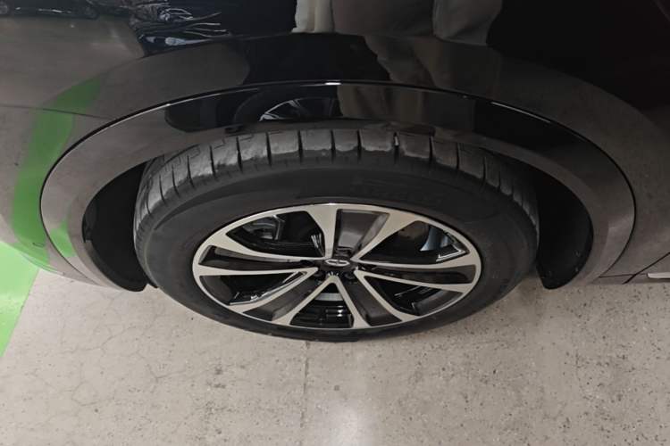 Used Hima AITO M7 2026 Model Range-Extending Max All-Wheel Drive 5-Seater Version Left Front Wheel Hub