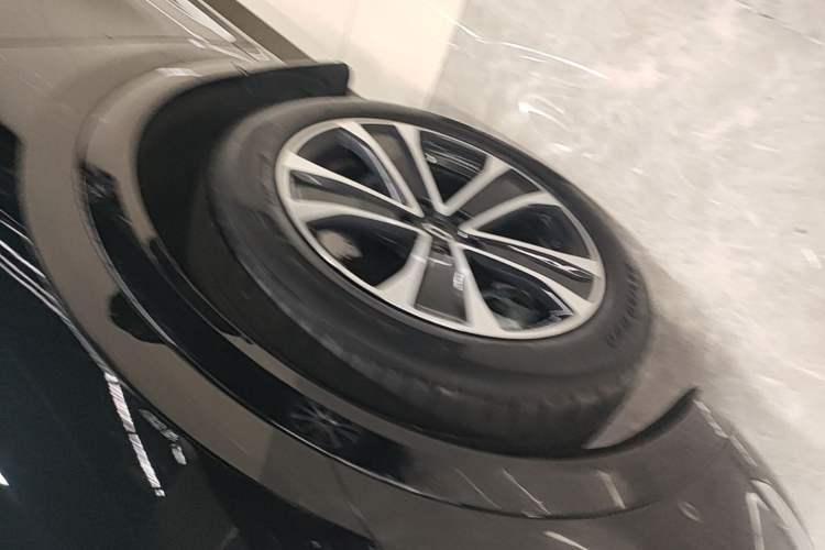 Used Hima AITO M7 2026 Model Range-Extending Pro+ All-Wheel Drive 5-Seater Version Left Front Wheel Hub