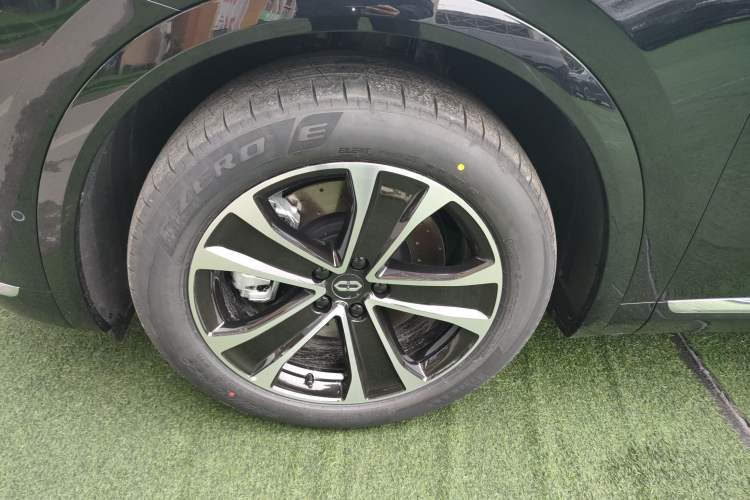 Used Hima AITO M7 2026 Model Pure Electric Max Long Range 5-Seater Version Left Front Wheel Hub