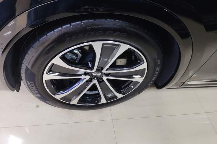 Used Hima AITO M7 2026 Model Range-Extending Ultra All-Wheel Drive 5-Seater Version Left Front Wheel Hub