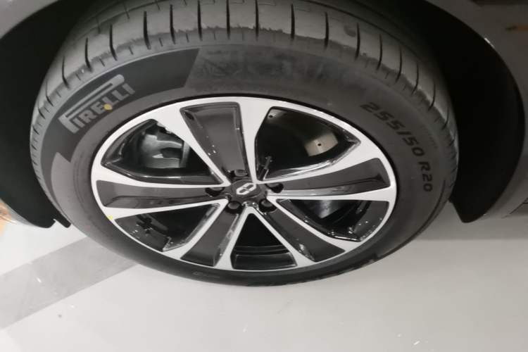 Used Hima AITO M7 2026 Model Pure-Electric Max Long-Range Edition, 6-seater (896-line LiDAR) Left Front Wheel Hub