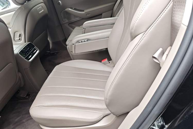 Used Hima AITO M7 2026 Model Range-Extending Ultra All-Wheel Drive 6-Seater Version Left Rear Seat