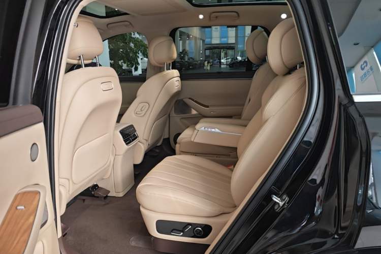 Used Hima AITO M7 2026 Model Range-Extending Max All-Wheel Drive 6-Seater Version Left Rear Seat