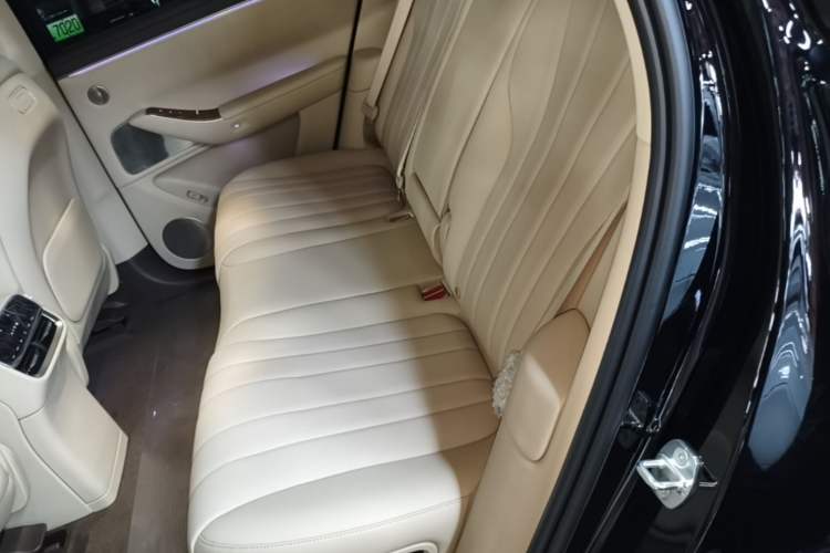 Used Hima AITO M7 2026 Model Range-Extending Max All-Wheel Drive 5-Seater Version Left Rear Seat