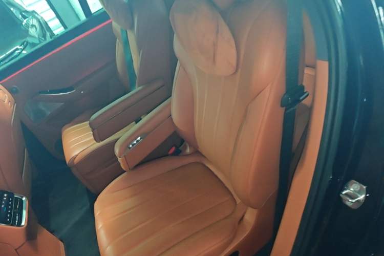Used Hima AITO M7 2026 Model Range-Extending Ultra All-Wheel Drive 6-Seater Version Left Rear Seat