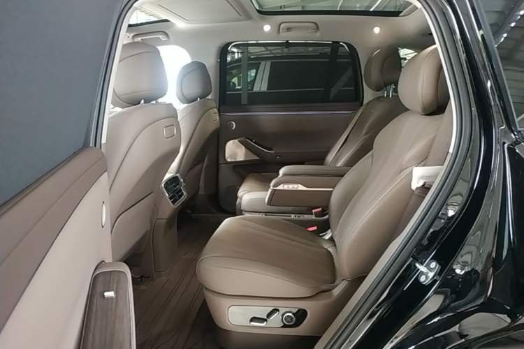 Used Hima AITO M7 2026 Model Range-Extending Ultra All-Wheel Drive 6-Seater Version Left Rear Seat