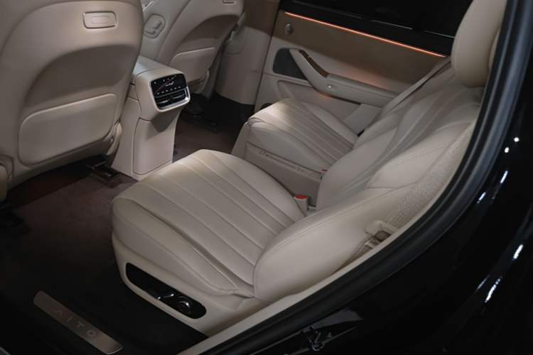 Used Hima AITO M7 2026 Model Range-Extending Ultra All-Wheel Drive 6-Seater Version Left Rear Seat
