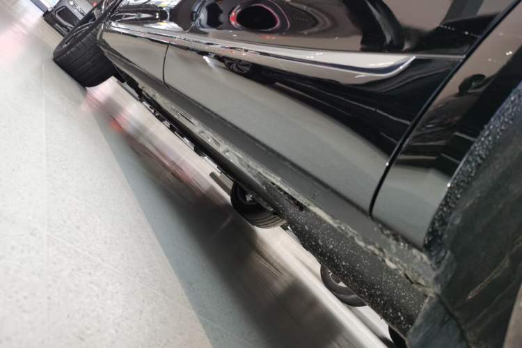 Used Hima AITO M7 2026 Model Range-Extending Max All-Wheel Drive 5-Seater Version Left Side Sill