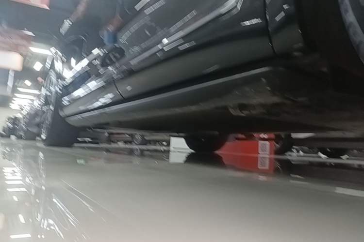 Used Hima AITO M7 2026 Model Range-Extending Max All-Wheel Drive 6-Seater Version Left Side Sill