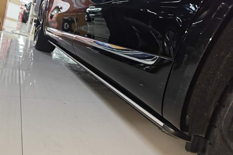 Used Hima AITO M7 2026 Model Range-Extending Max All-Wheel Drive 5-Seater Version Left Side Sill