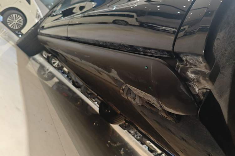 Used Hima AITO M7 2026 Model Range-Extending Max All-Wheel Drive 5-Seater Version Left Side Sill