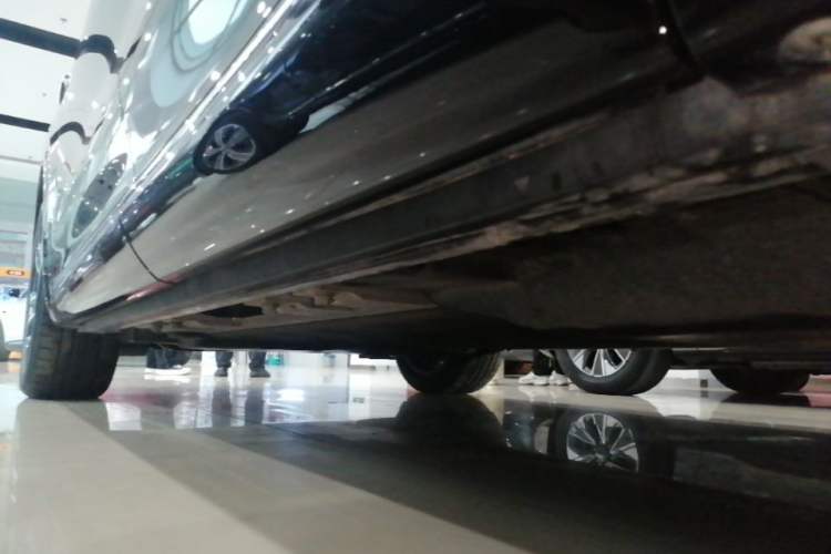 Used Hima AITO M7 2026 Model Range-Extending Max All-Wheel Drive 5-Seater Version Left Side Sill