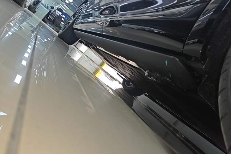 Used Hima AITO M7 2026 Model, Range-Extended Max Four-Wheel-Drive Version, 5 Seats (896-line LiDAR) Left Side Sill