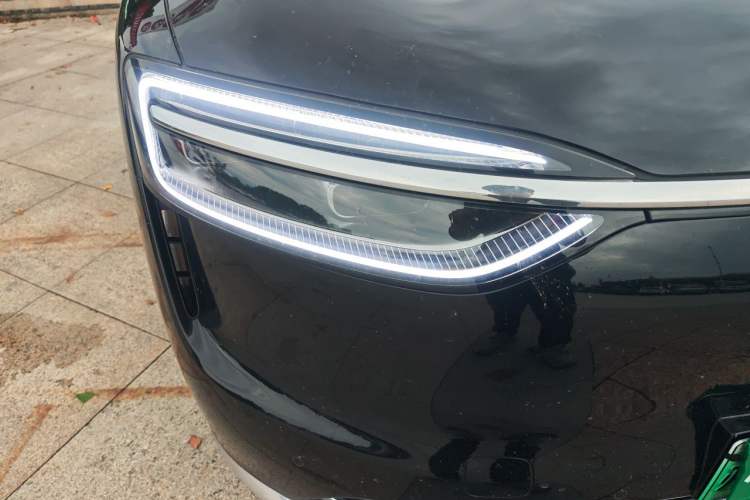 Used Hima AITO M7 2026 Model Range-Extending Ultra All-Wheel Drive 5-Seater Version Right Front Headlight