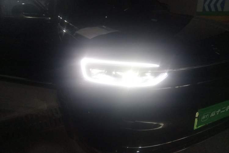 Used Hima AITO M7 2026 Model Range-Extending Max All-Wheel Drive 5-Seater Version Right Front Headlight