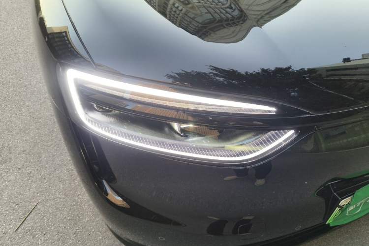 Used Hima AITO M7 2026 Model Range-Extending Ultra All-Wheel Drive 6-Seater Version Right Front Headlight