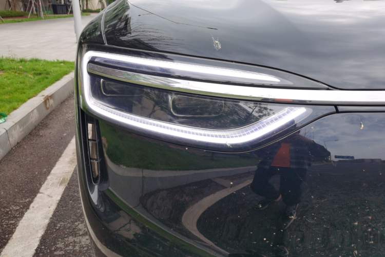 Used Hima AITO M7 2026 Model Range-Extending Ultra All-Wheel Drive 5-Seater Version Right Front Headlight