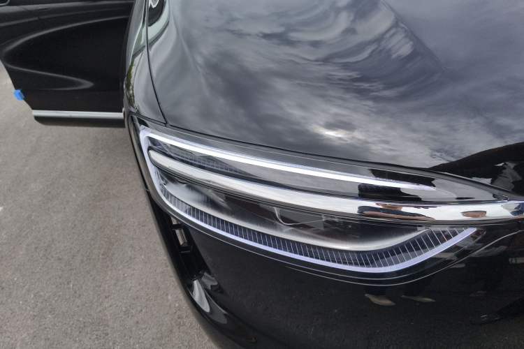 Used Hima AITO M7 2026 Model, Range-Extended Ultra Four-Wheel-Drive Version, 5 Seats (896-line LiDAR) Right Front Headlight