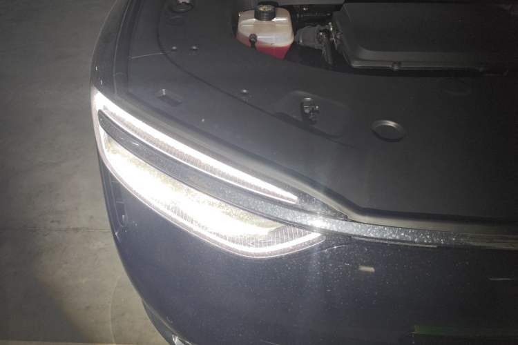 Used Hima AITO M7 2026 Model Range-Extending Max All-Wheel Drive 6-Seater Version Right Front Headlight