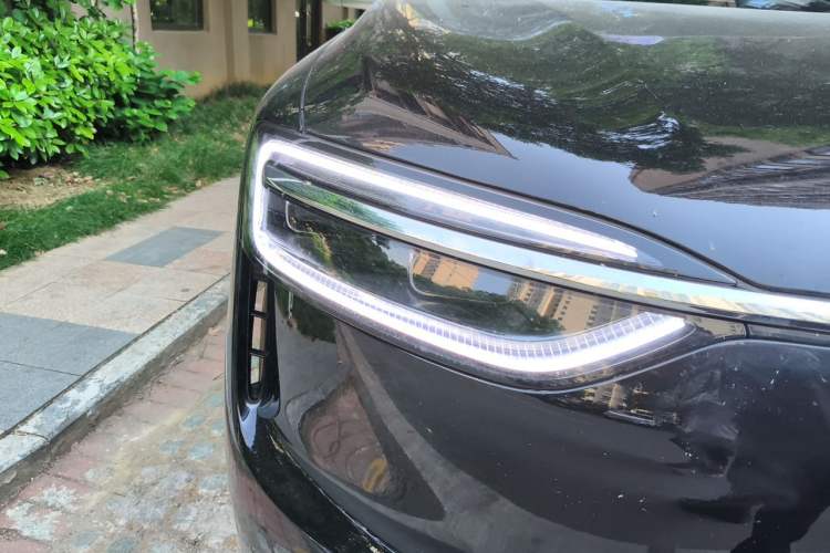 Used Hima AITO M7 2026 Model Pure Electric Max Long Range 6-Seater Version Right Front Headlight