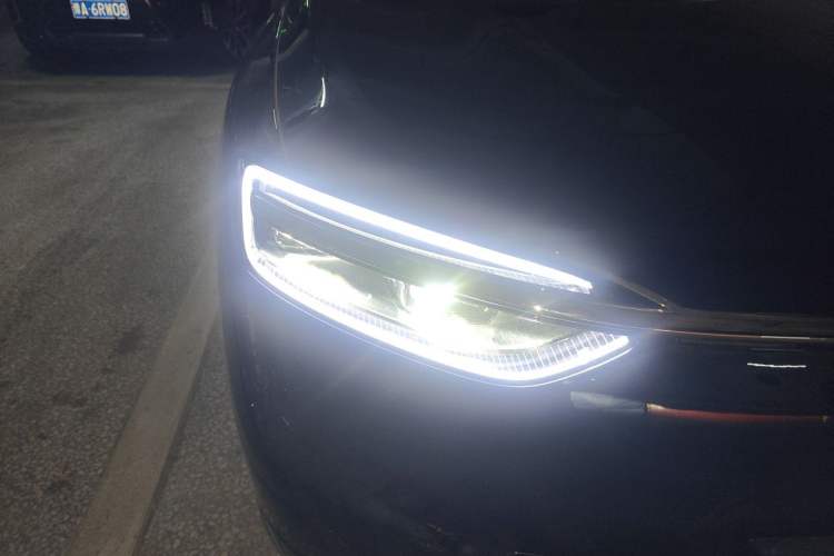 Used Hima AITO M7 2026 Model Range-Extending Max All-Wheel Drive 5-Seater Version Right Front Headlight