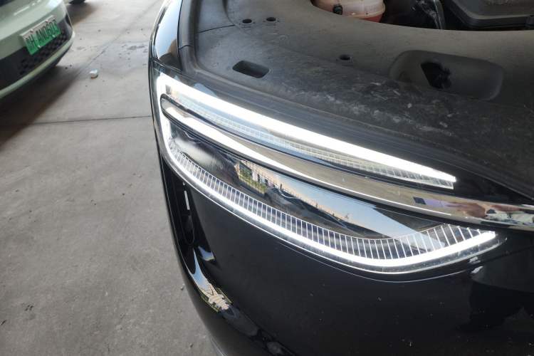 Used Hima AITO M7 2026 Model Range-Extending Ultra All-Wheel Drive 6-Seater Version Right Front Headlight
