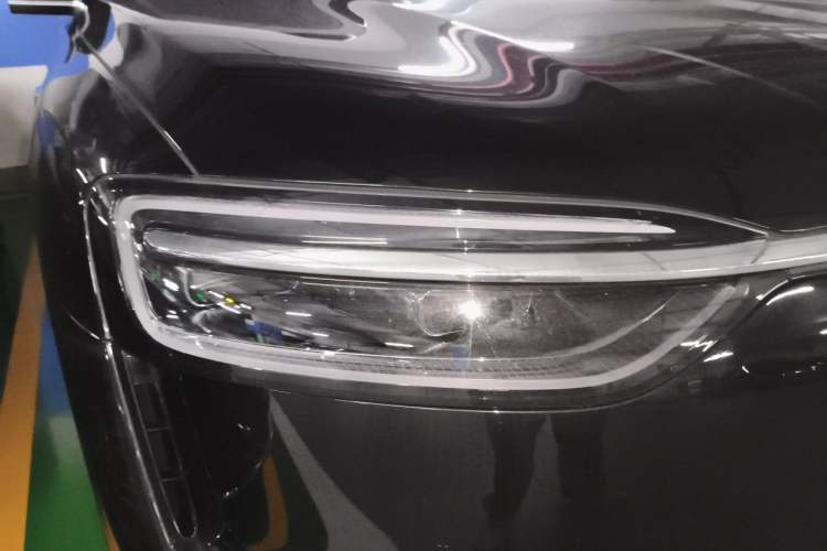 Used Hima AITO M7 2026 Model Range-Extending Max All-Wheel Drive 5-Seater Version Right Front Headlight