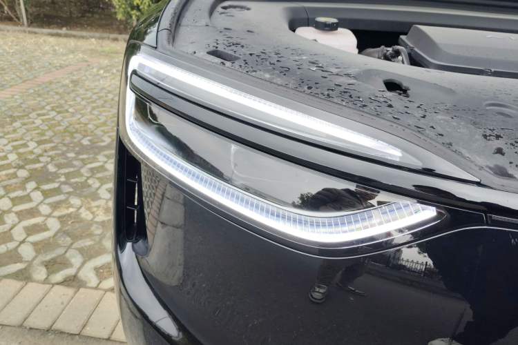 Used Hima AITO M7 2026 Model Range-Extending Ultra All-Wheel Drive 6-Seater Version Right Front Headlight