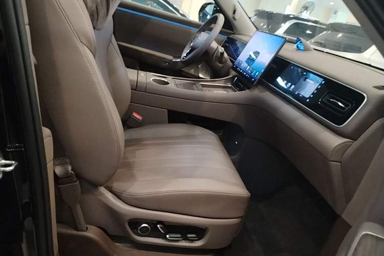 Used Hima AITO M7 2026 Model Range-Extending Ultra All-Wheel Drive 5-Seater Version Right Front Seat