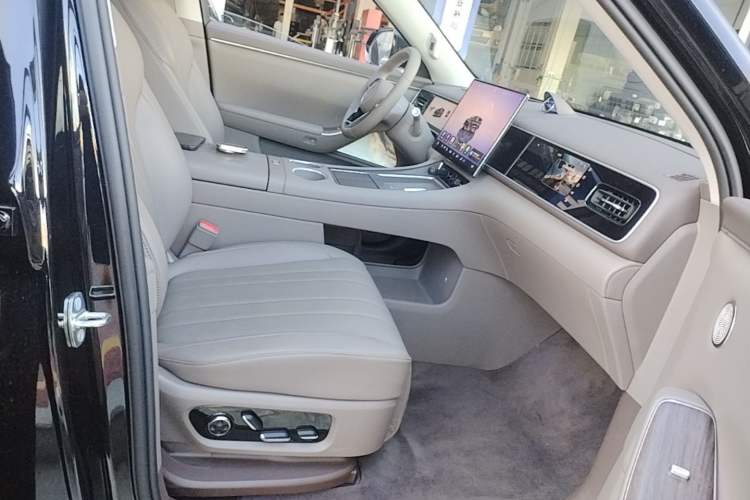 Used Hima AITO M7 2026 Model Range-Extending Ultra All-Wheel Drive 5-Seater Version Right Front Seat