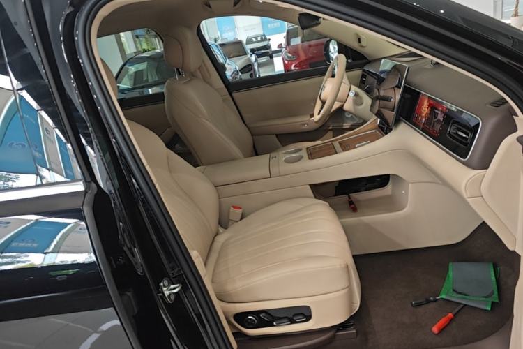 Used Hima AITO M7 2026 Model Range-Extending Max All-Wheel Drive 6-Seater Version Right Front Seat