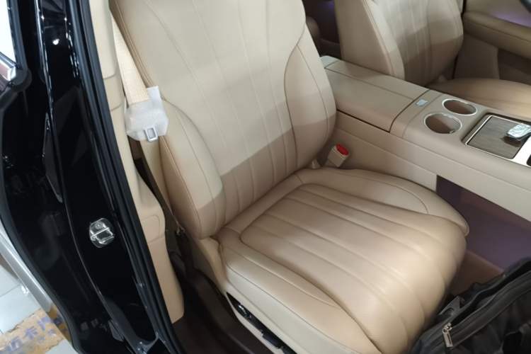 Used Hima AITO M7 2026 Model Range-Extending Max All-Wheel Drive 5-Seater Version Right Front Seat