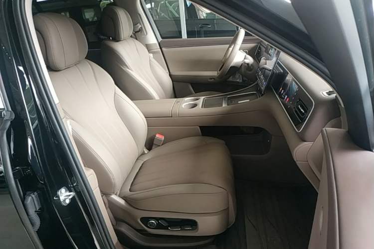 Used Hima AITO M7 2026 Model Range-Extending Ultra All-Wheel Drive 6-Seater Version Right Front Seat