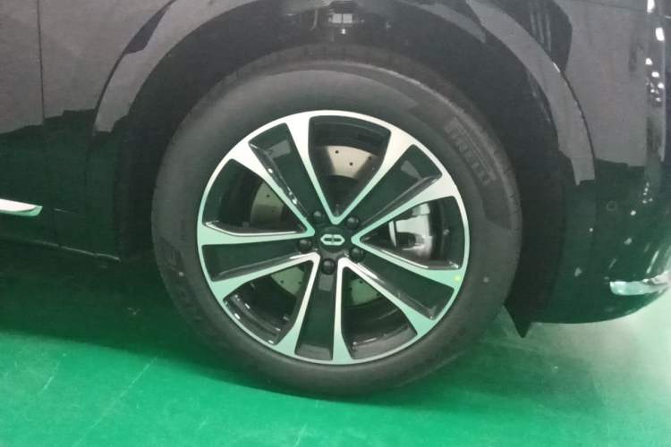 Used Hima AITO M7 2026 Model Pure Electric Max Long Range 5-Seater Version Right Front Wheel Hub