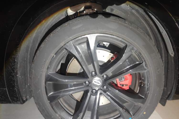 Used Hima AITO M7 2026 Model Range-Extending Max All-Wheel Drive 6-Seater Version Right Front Wheel Hub
