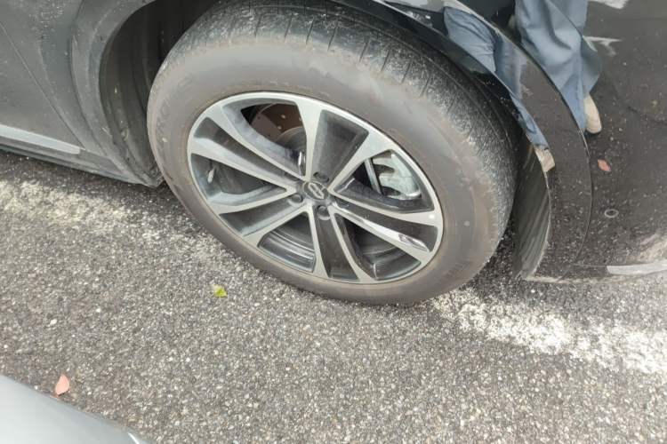 Used Hima AITO M7 2026 Model, Range-Extended Max Four-Wheel-Drive Version, 5 Seats (896-line LiDAR) Right Front Wheel Hub