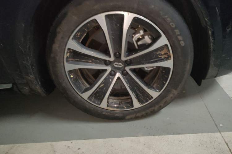 Used Hima AITO M7 2026 Model Range-Extending Max All-Wheel Drive 5-Seater Version Right Front Wheel Hub