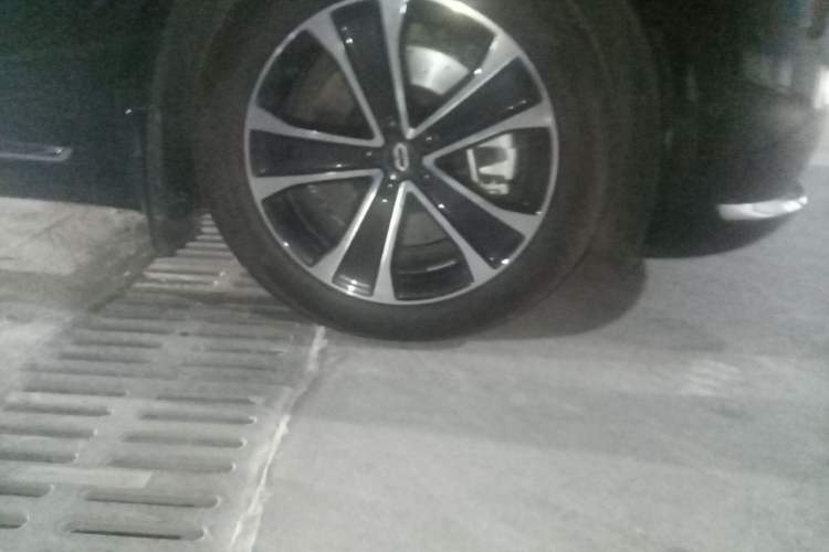 Used Hima AITO M7 2026 Model Range-Extending Max All-Wheel Drive 5-Seater Version Right Front Wheel Hub