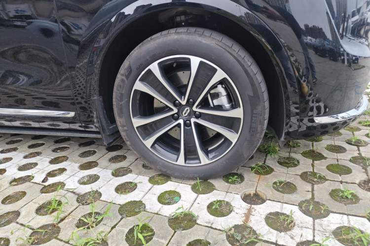 Used Hima AITO M7 2026 Model Pure Electric Max Long Range 6-Seater Version Right Front Wheel Hub
