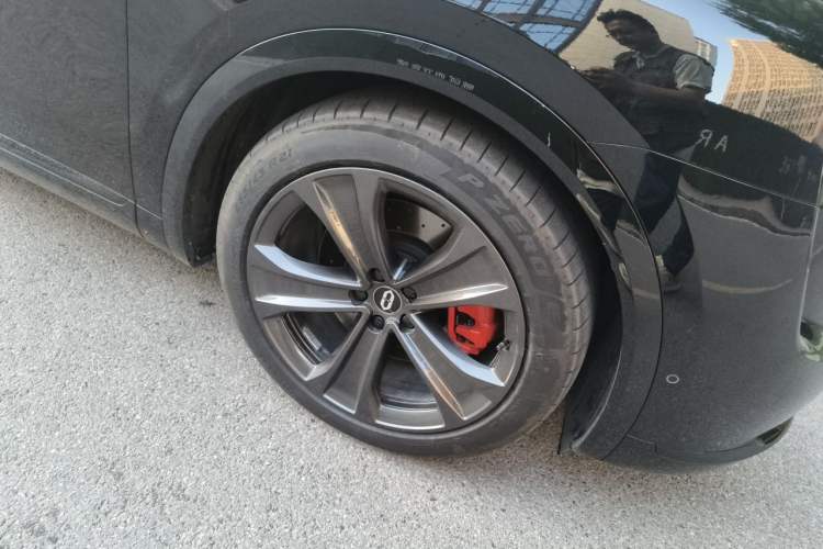 Used Hima AITO M7 2026 Model Range-Extending Ultra All-Wheel Drive 6-Seater Version Right Front Wheel Hub