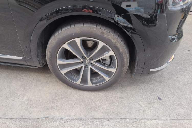 Used Hima AITO M7 2026 Model Range-Extending Max All-Wheel Drive 6-Seater Version Right Front Wheel Hub