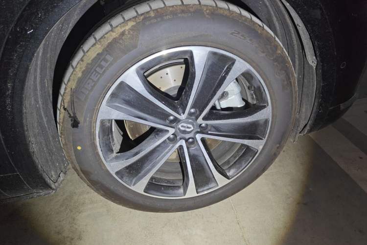 Used Hima AITO M7 2026 Model Range-Extending Max All-Wheel Drive 6-Seater Version Right Front Wheel Hub