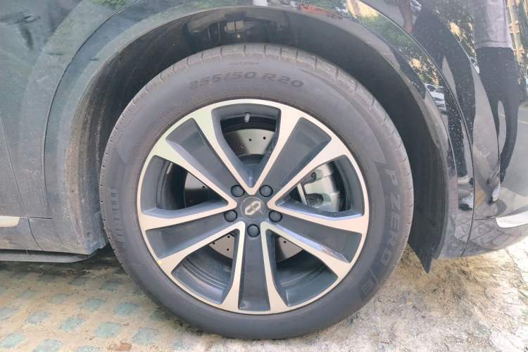 Used Hima AITO M7 2026 Model Pure Electric Max Long Range 6-Seater Version Right Front Wheel Hub
