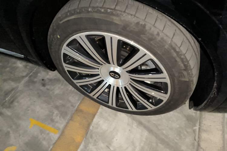 Used Hima AITO M7 2026 Model Pure Electric Max All-Wheel Drive 5-Seater Version Right Front Wheel Hub