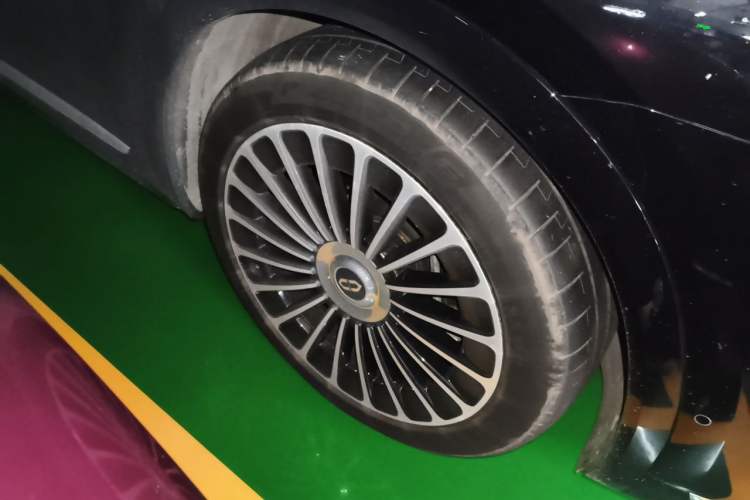Used Hima AITO M7 2026 Model Range-Extending Max All-Wheel Drive 5-Seater Version Right Front Wheel Hub