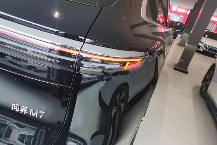 Used Hima AITO M7 2026 Model Range-Extending Max All-Wheel Drive 5-Seater Version Right Rear Taillight